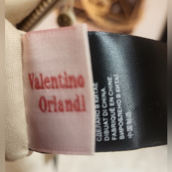 Valentino Orlandi Cream Gold Shoulder Bag with Crescent Design - Picture 11 of 12